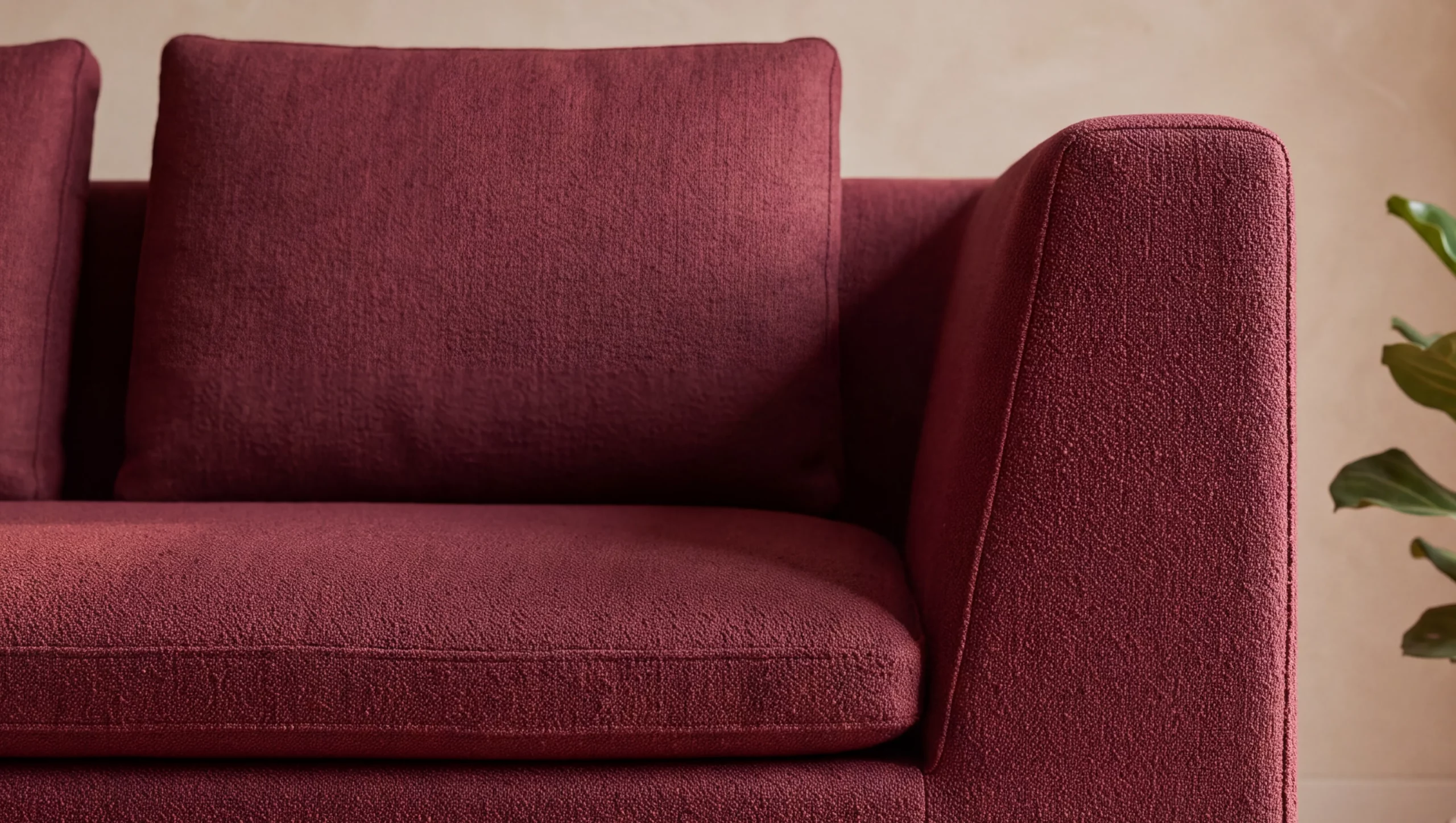 Neu bezogenes Designersofa mit hochwertigem Polsterstoff – Polsterei Werkstatt Unikat